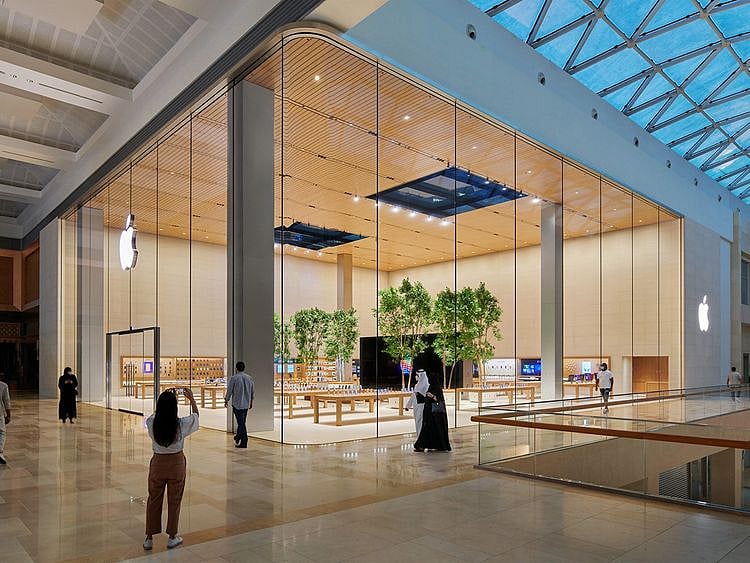 apple-yas-mall-cropped.jpg