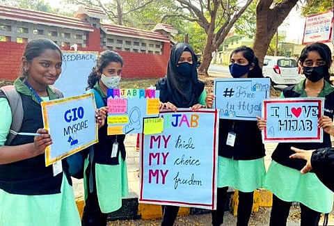 Students extend support to those who are in favour of hijab after they were denied entry of students wearing hijab to Government PU College in Karnataka's Kundapur, on January 5.