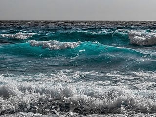 UAE residents rescue 3 youth stranded in rough seas off Ras Al Khaimah