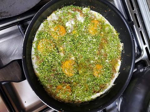 Recipe for Bohra kheema lasan-bedu with ghee or mince meat, green garlic with eggs