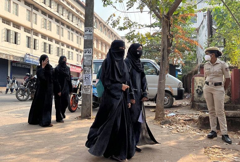 hijab-16-1644999220196