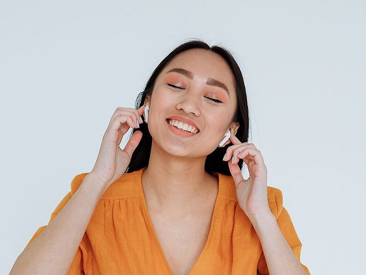 wireless ear buds stock