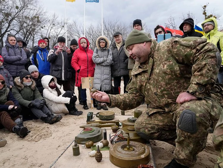 Copy of APTOPIX_Ukraine_Tensions_74387.jpg-71884-1645370023039