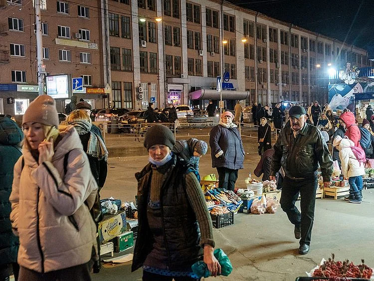 Street vendors sell vegetables and other local produce on the sidewalk outside Lukyanivska Metro station in Kyiv, Ukraine, on February 22, 2022. 