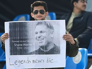 Look: Cricket fans pay their respect to the late Shane Warne 