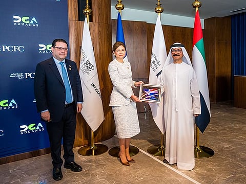 (L to R) Eduardo Sanz Lovaton, General Director of Customs, Dominican Republic; Vice President of the Dominican Republic Raquel Peña; and Sultan Ahmed bin Sulayem, Chairman, Ports, Customs and Free Zone Corporation, Dubai, during the signing ceremony of the agreement at Expo 2020 Dubai