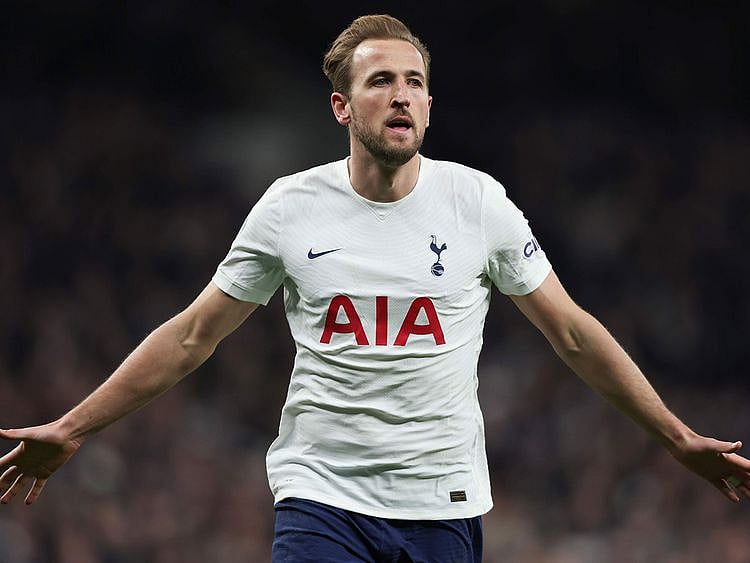 Tottenham's Harry Kane celebrates after scoring his team's third goal against Everton 