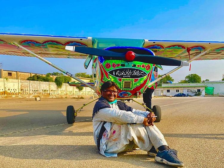 Karachi-based artist Haider Ali with Cessna aircraft painted by him.