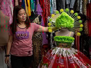 Photos: Philippine designer fashions gowns out of recycled trash 