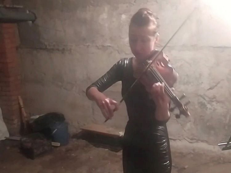Copy of 2022-03-08T184117Z_752057339_RC2IYS9CJV76_RTRMADP_3_UKRAINE-CRISIS-KHARKIV-VIOLINIST-1647535739031