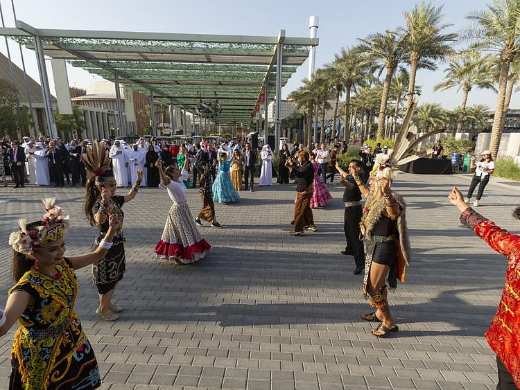 Cultural performance on Wadi Avenue during the Argentina National Day_Large Image_m63648-1647492300991