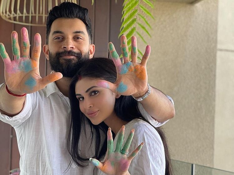 Mouni Roy shared the first post after rumours about speculation. 