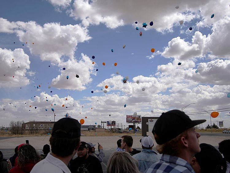 Balloons are relased during a memorial for Jackson Zinn, one of the student golfers of University of the Southwest who died in a crash in Texas