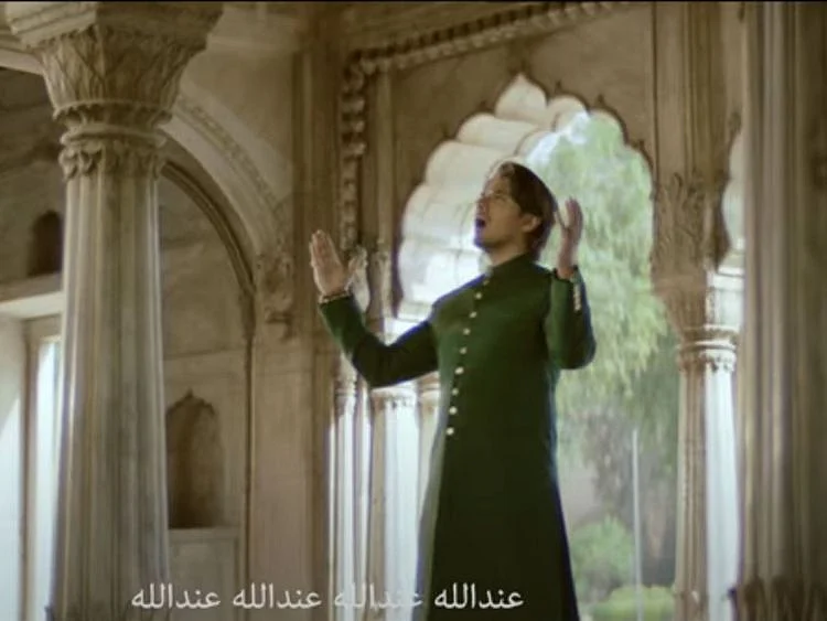  The anthem ‘Hum Mustafavi Hain’ sung by Pakistani singer Ali Zafar has been launched by the Ministry of Information and Broadcasting.