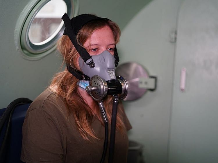 Dubai_Police_treats_10_divers_in_2021_(3)-1648369343010