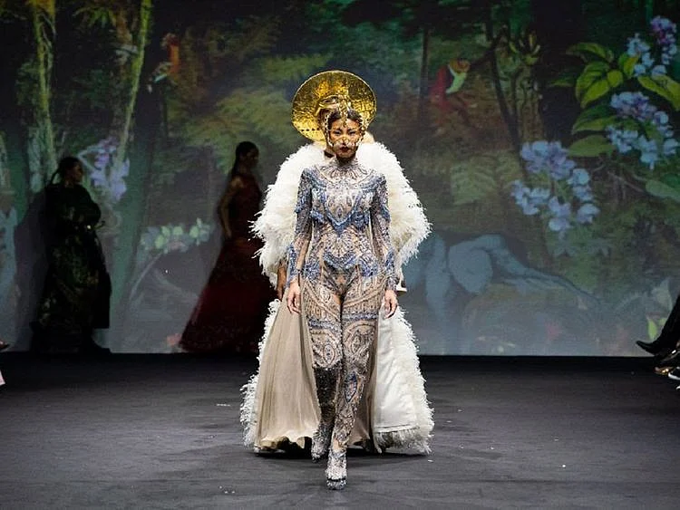 Designer Hian Tjen’s spring/summer collection was culturally inspired. 