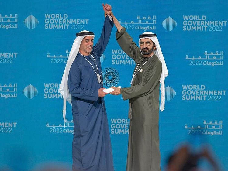 Sheikh Mohammed bin Rashid Al Maktoum (R) presenting an award to Sheikh Saif bin Zayed Al Nahyan at the summit
