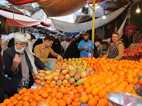 People shop for fruits hours before a two-month nationwide truce takes effect, in Taiz, Yemen April 2, 2022. 