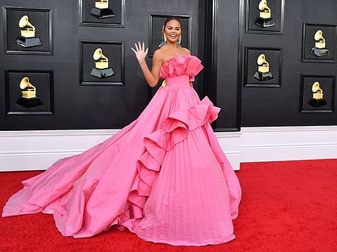 Look: Bright pink, all-over metallic looks dominate Grammys 2022 red carpet 