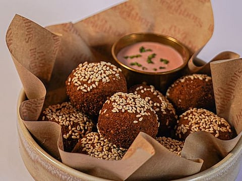 Vegan recipe for falafel with beetroot tahini