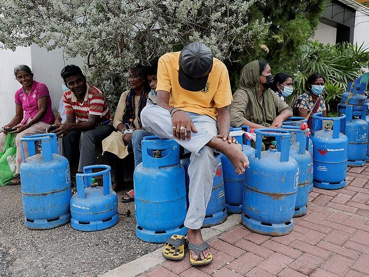 2022-04-12T152443Z_1838409551_RC2MLT9T5YNO_RTRMADP_3_SRI-LANKA-CRISIS-(Read-Only)