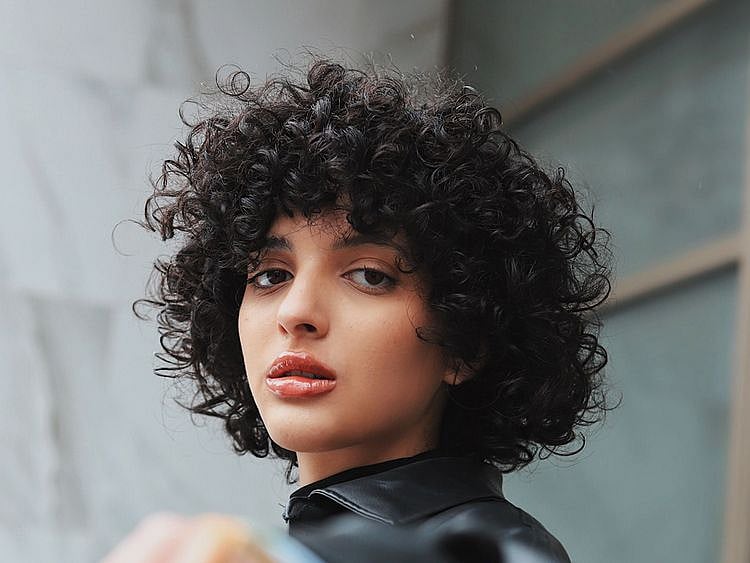 curly hair model
