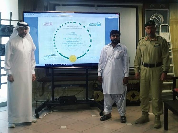 Dubai_Police_honours_8_for_returning_more_than_AED_55,000_(1)-1650098264531