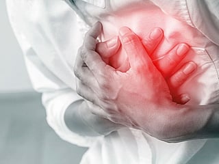 The shocking incident has sparked online discussions on hidden heart attack symptoms.