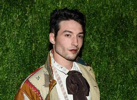 Ezra Miller1-1650435159872