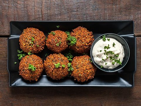Recipe for Mediterranean falafel with tahini dip