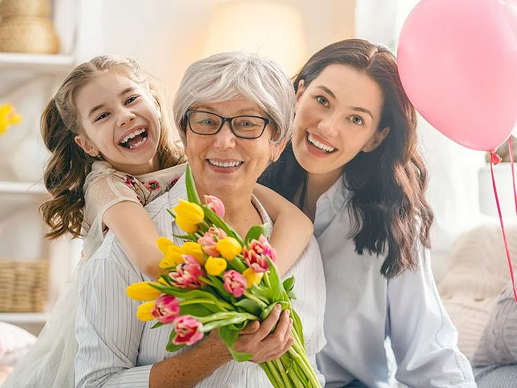 mother daughter grandmother