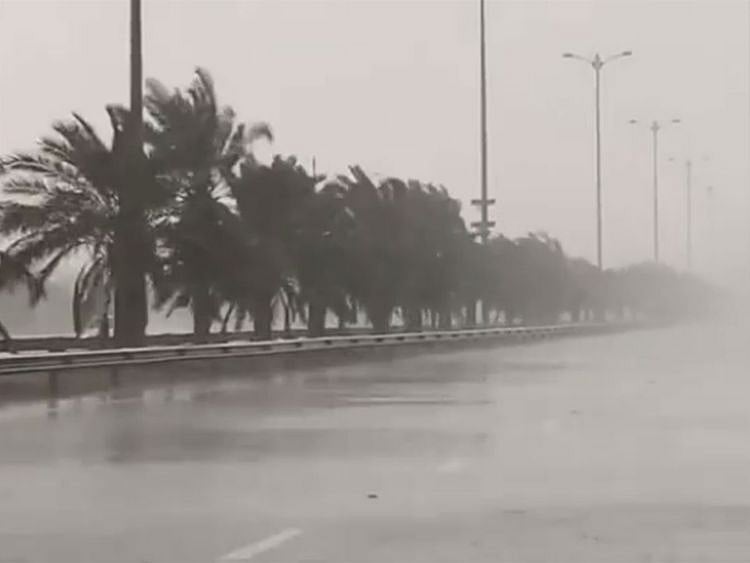 Heavy rain hits Al Ain 