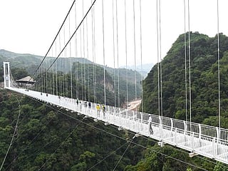 Photos: Spectacular glass-bottomed bridge opens in Vietnam