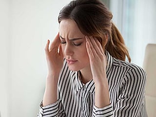 Migraine and hot flashes may raise heart disease, stroke risk in young women