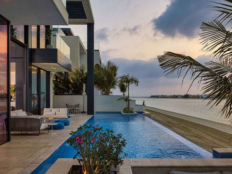 Stock - Dubai Palm Villa
