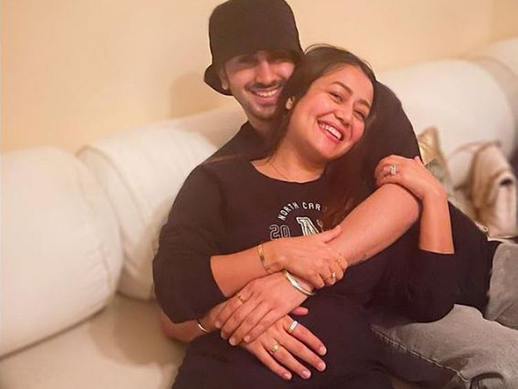 Neha Kakkar and husband-1652600255004