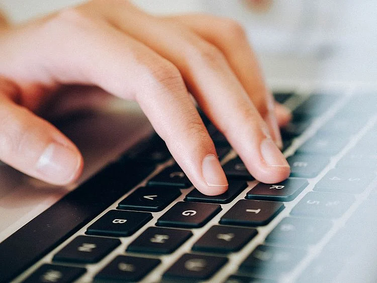 STOCK laptop online keyboard