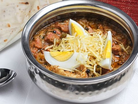 While it combines many different ingredients, Dabba Gosht doesn’t take long to prepare and can come in handy when short of time