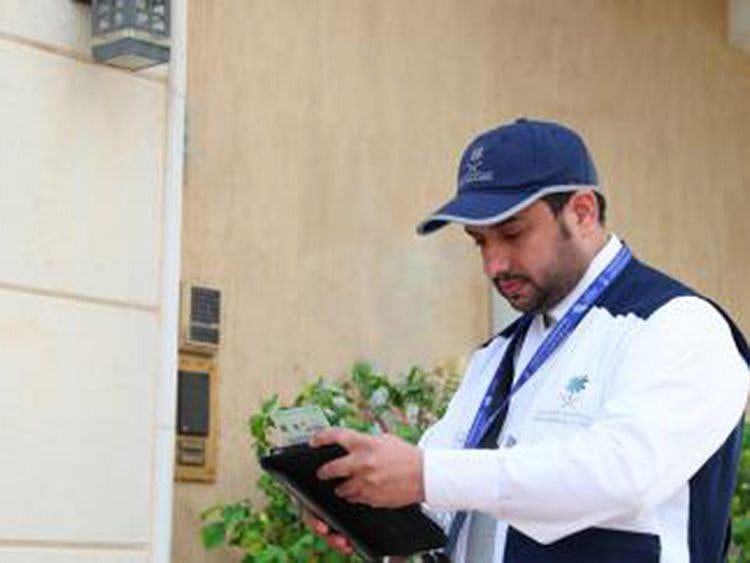  A self-enumeration system conducted via smartphones and computers is due to be halted later Wednesday and participation in the census will shift to house visits by field researchers.