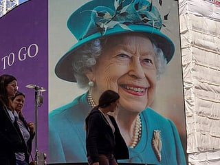 Photos: Britain gears up for Queen's Platinum Jubilee celebrations