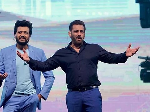 Riteish Deshmukh and Salman Khan.
