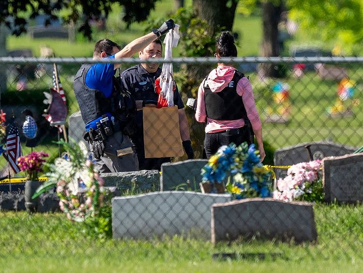 Racine_Cemetery_Shooting_01840
