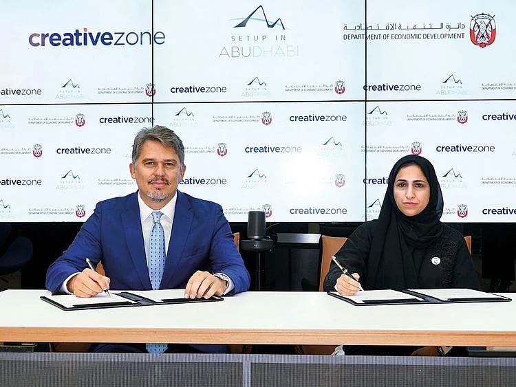 Setup-in-Abu-Dhabi-Signing-for-web