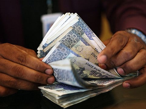 Pakistan's government intensified efforts by running after people involved in the illegal dollar trade that helped the currency. 