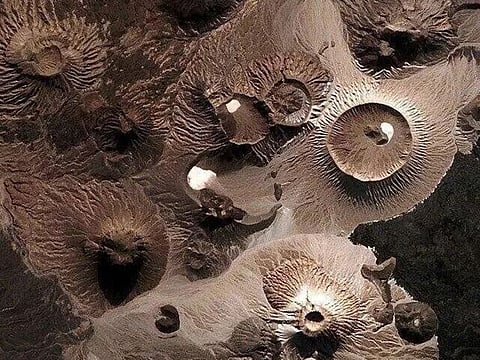 Volcanic craters have formed 13 Harra (volcanic lava field) in Saudi Arabia, which is the black land furnished with fiery rocks and volcanic eruptions.