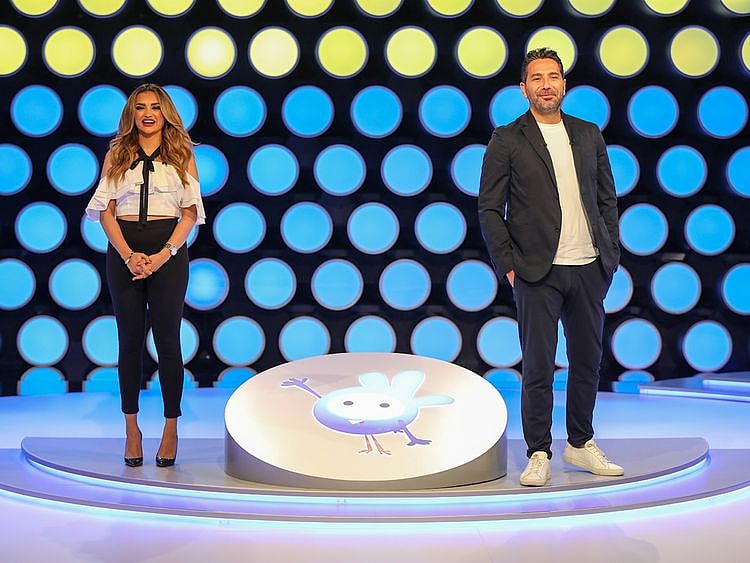Mahzooz-presenters-Aishwarya-Ajit-(L)-and-Wissam-Braidy-at-the-draw-on-Saturday-1655629640856