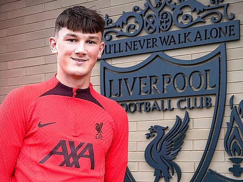 Liverpool have completed the signing of 18-year-old Scottish right-back Calvin Ramsay from Aberdeen.