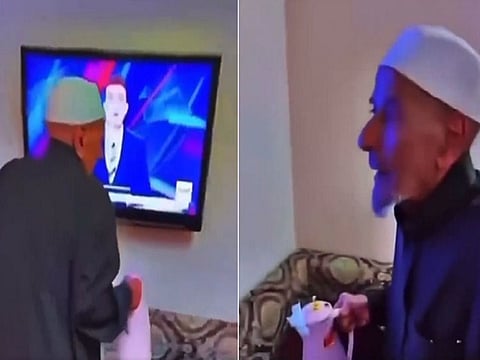  In the footage, the old man is seen trying to serve coffee to the TV anchor, thinking he is present in the house. The man’s grandson tells him that the TV presenter is in another place and takes the pots from him.