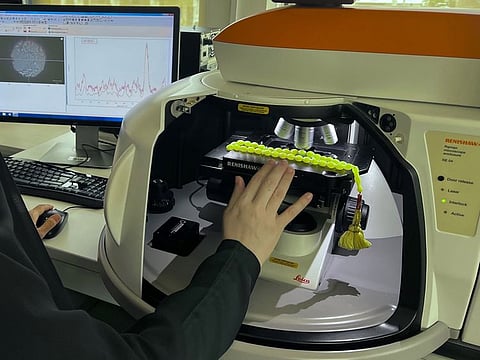 Dubai Central Laboratory specialists have developed different tests that use laser technology to distinguish between treated and untreated amber stones, keeping consumers informed about the quality and genuineness of the gemstones they purchase, the municipality announced here today. 