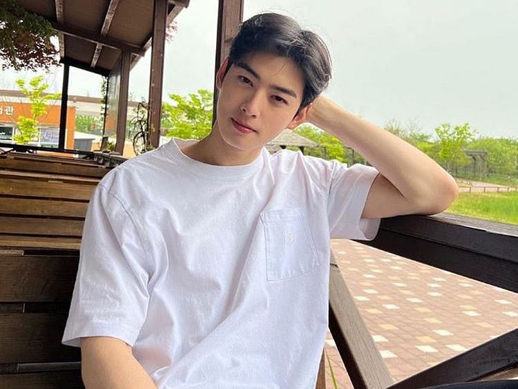 Astro singer Cha Eun-woo